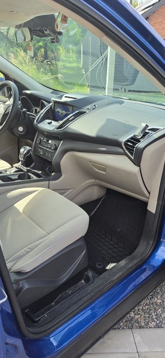 автомобиль  ford escape