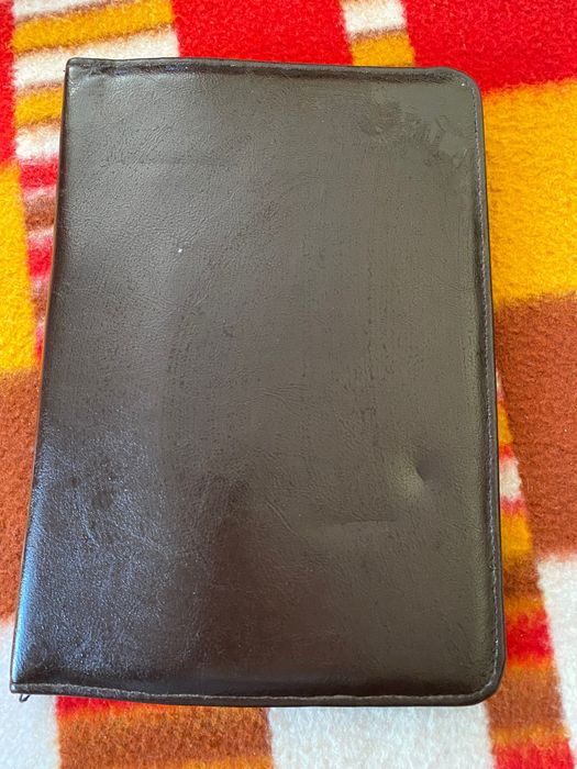 Etui, teczka na tabletka, dokumenty, takie tam podobne tematycznie