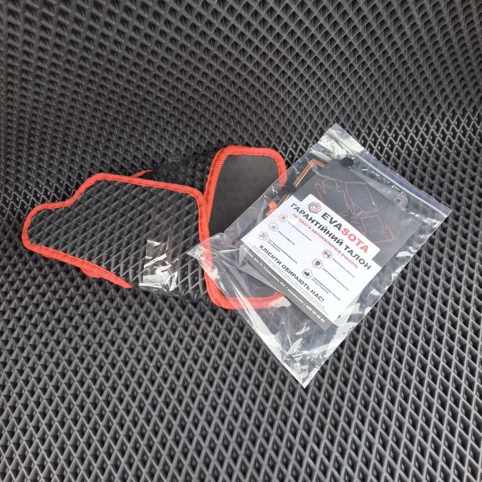 Коврики  в авто нові