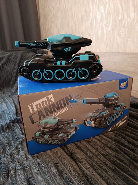 Танк на радіокеровані, стріляє гідрогелем, з коробкою