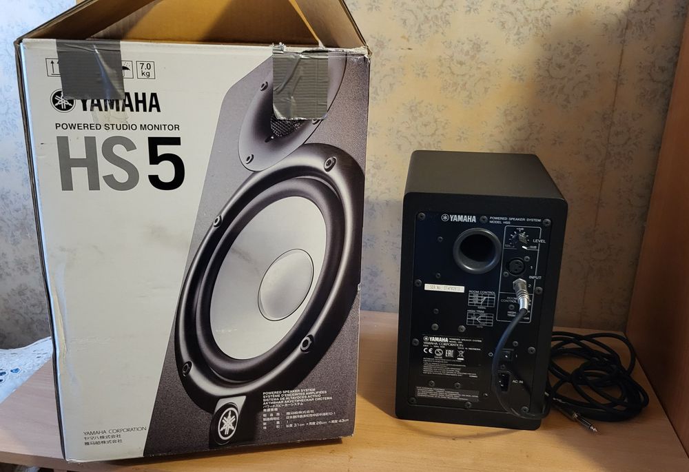 Coluna Yamaha HS5 – Como nova + caixa original