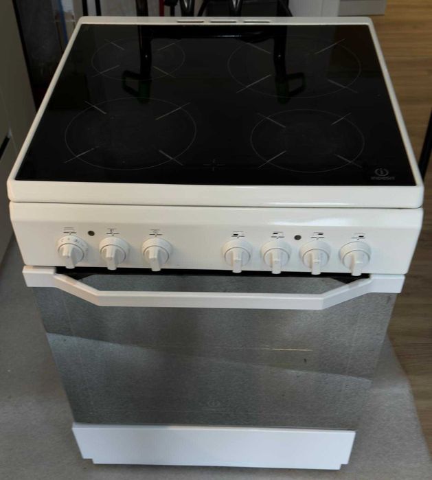 Fogão INDESIT I6VMH2A W (59 L -Vitrocerâmica - Branco)-bom estado