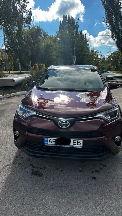 Toyota RAV4 2017 года