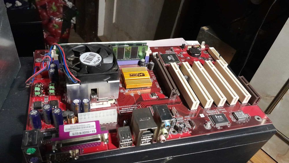 Retro Płyta głowna CHIPS M811 VER:3.1 KT266A s.462 DDR ATX+proc