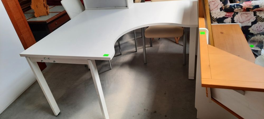 Masywne biurko rogowe RATY