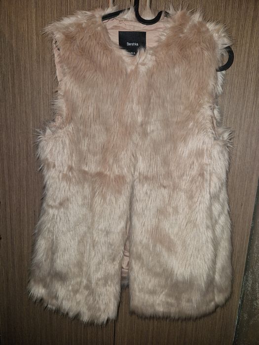 Kamizelka damska Bershka bezrękawnik futerko pudrowy róż S 36