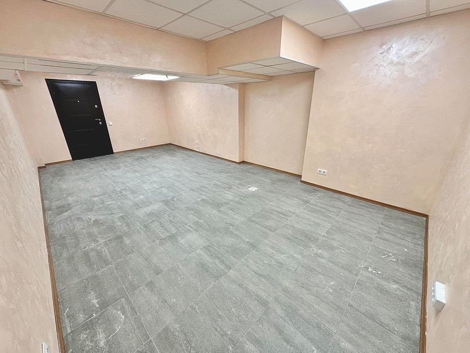 Без % Офіс кабінет 28м2 приміщення магазин салон  метро Деміївська