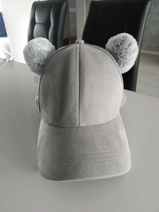 Czapka z daszkiem z pomponami młodzieżowa