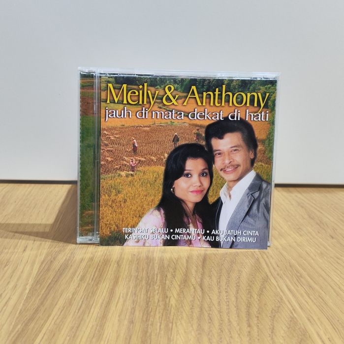 Meily & Anthony Jauh Di Mata Dekat Di Hati