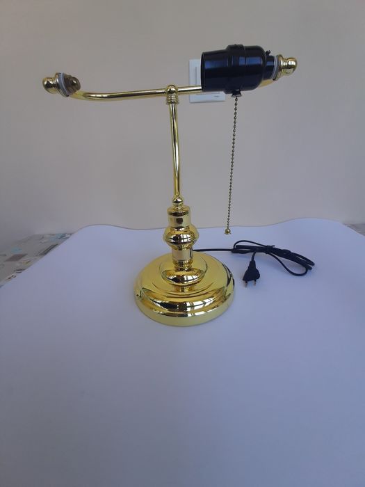 Настольная лампа новая без плафона