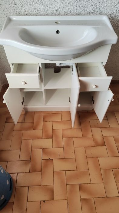 Móvel de casa de banho com lavatório
