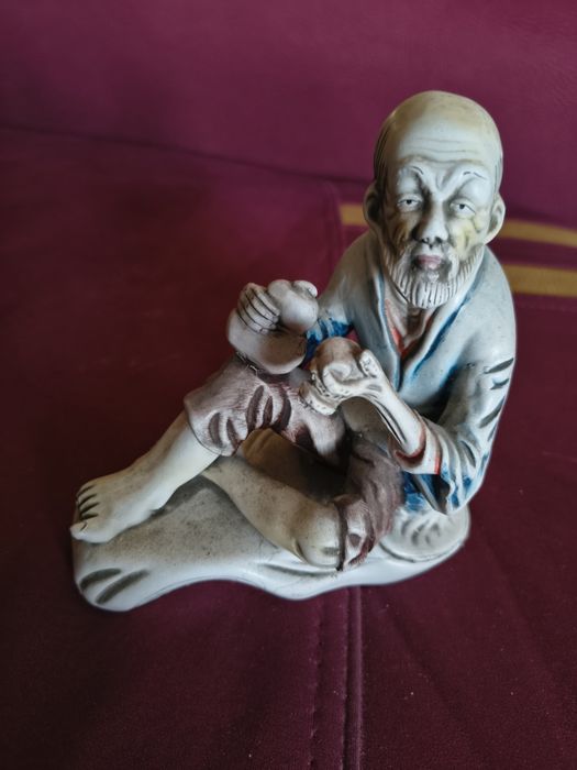 Estatuetas em marfinite