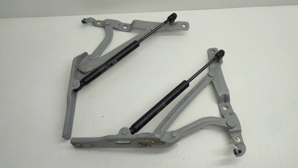 ZAWIAS KLAPY TYŁ KIA OPIRUS 2006