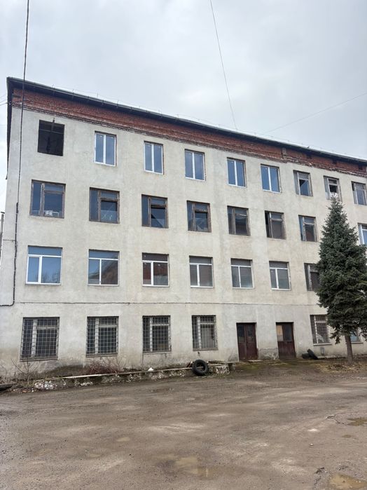 Продаж 4-ри поверхової адмінбудівлі