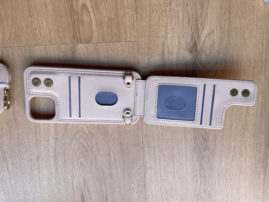 Capa iphone 12 nova com suporte para dedo conforto e cartoes e bolsa tiracolo bege