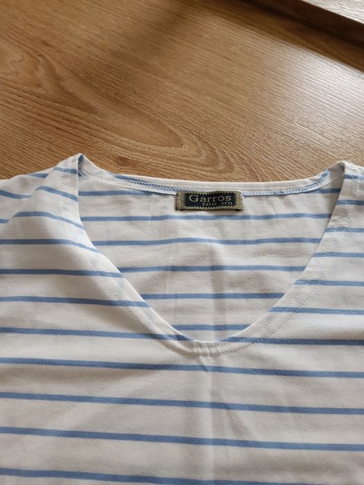 Bluzka w paski dekold V