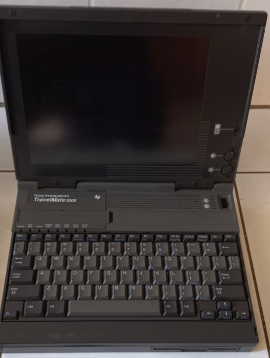 Portátil Texas Instruments Travel Mate 300