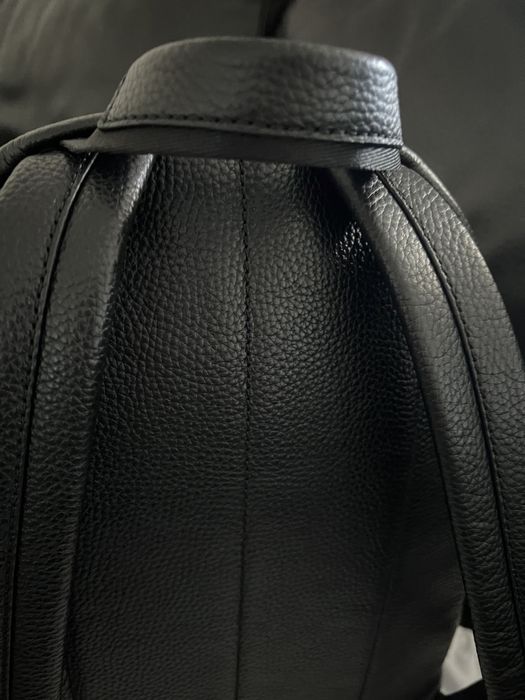 Mochila Michael kors em pele preta original como nova