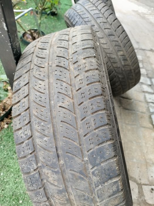 4 Jantes com pneus usados Discovery TD5 ou Range Rover P38 5X120