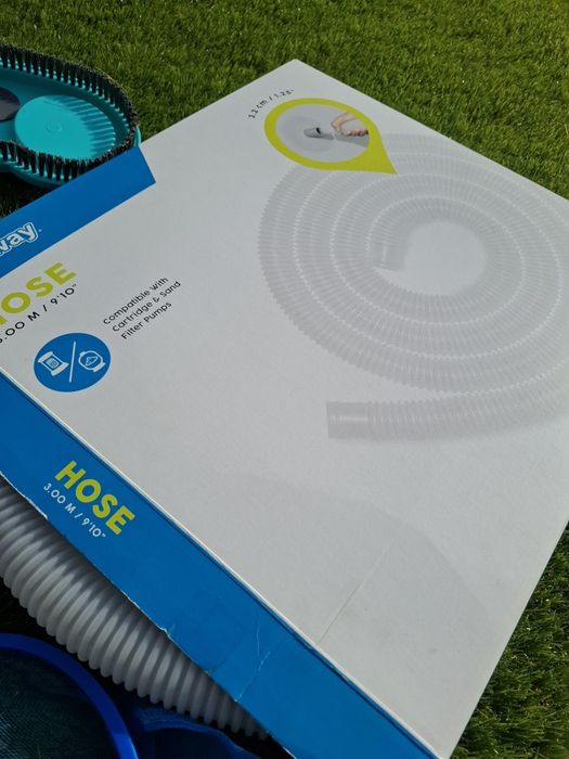 Piscina Bestway 300x201 usada  e acessórios vários