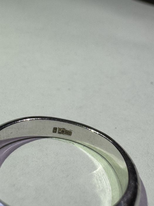 Золотое кольцо с бриллиантом