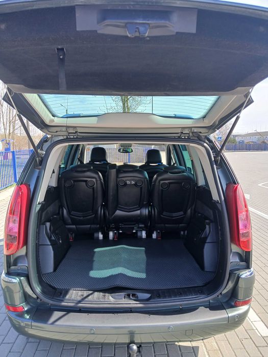 Автомобіль мінівен