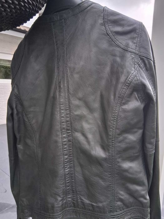 Casaco de pele curto em verde