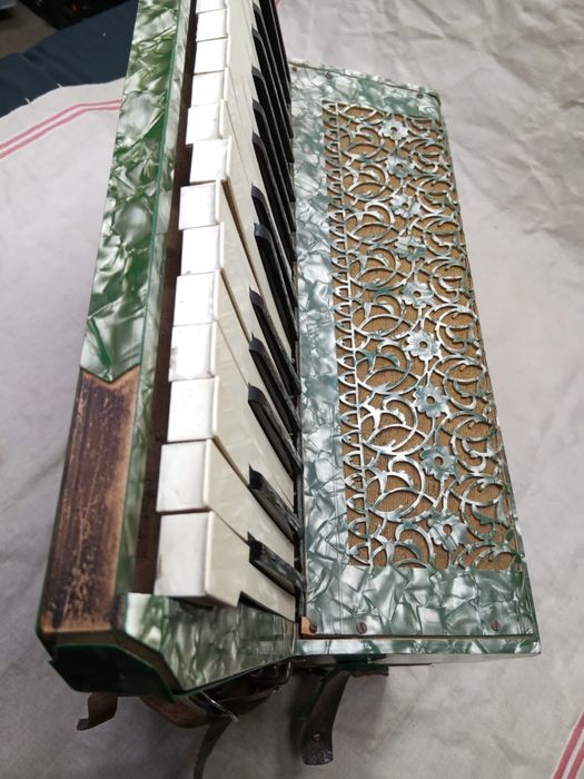 Stary akordeon MEISTERSPIEL 48 basów