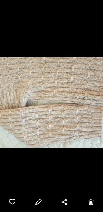 Sweter moherowy bezowy