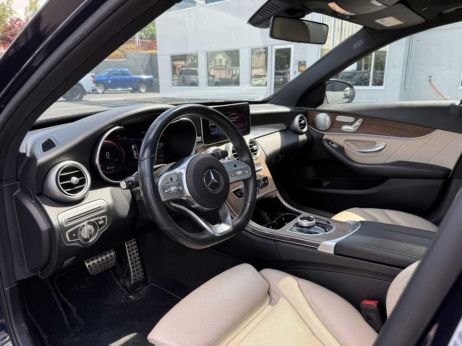 Mercedes-Benz C300      2020