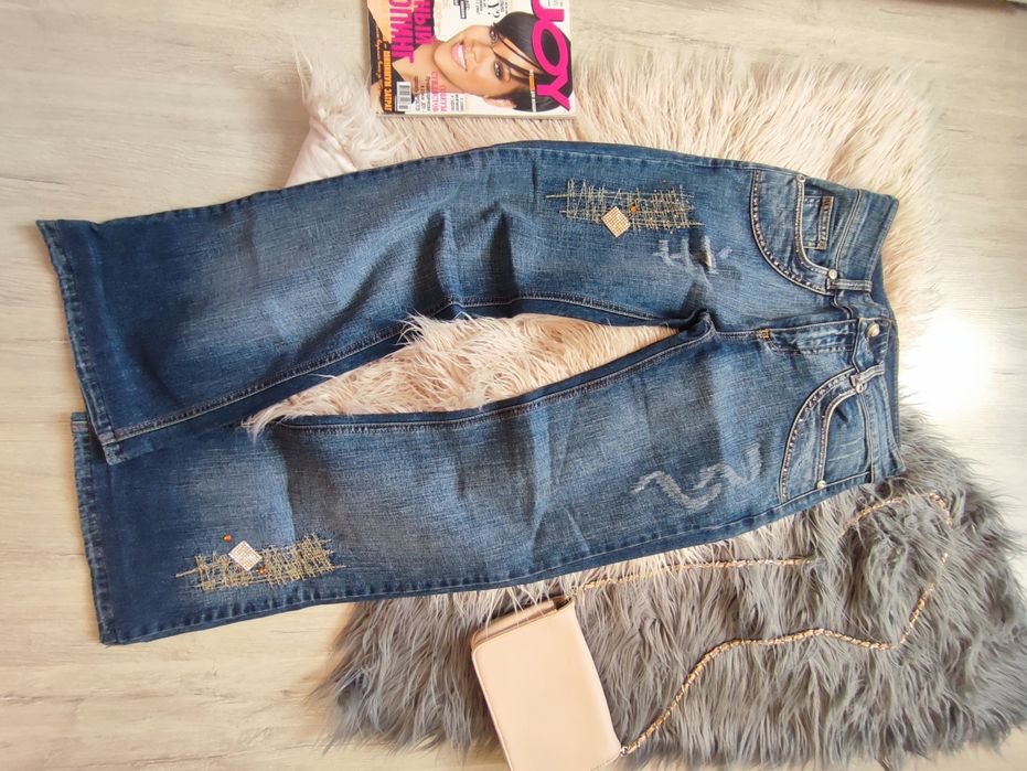 Прикраси камені брошки