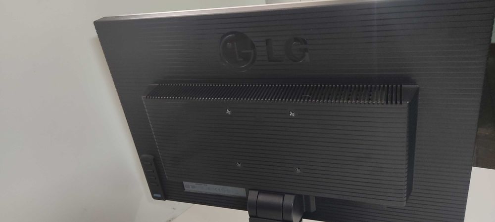 Monitor LCD da Marca LG de 19 Polegadas