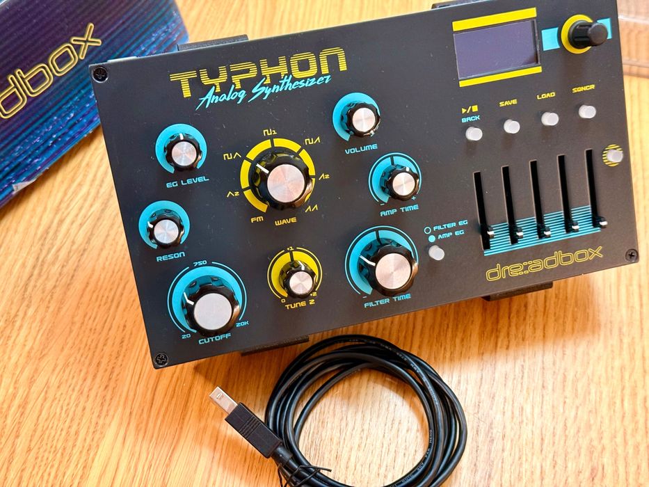 Dreadbox Typhon + Decksaver i Podstawka