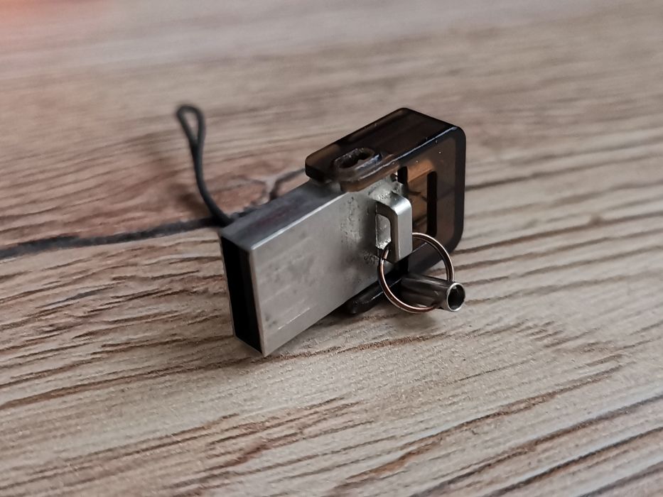 Mały pendrive 16GB Kingston