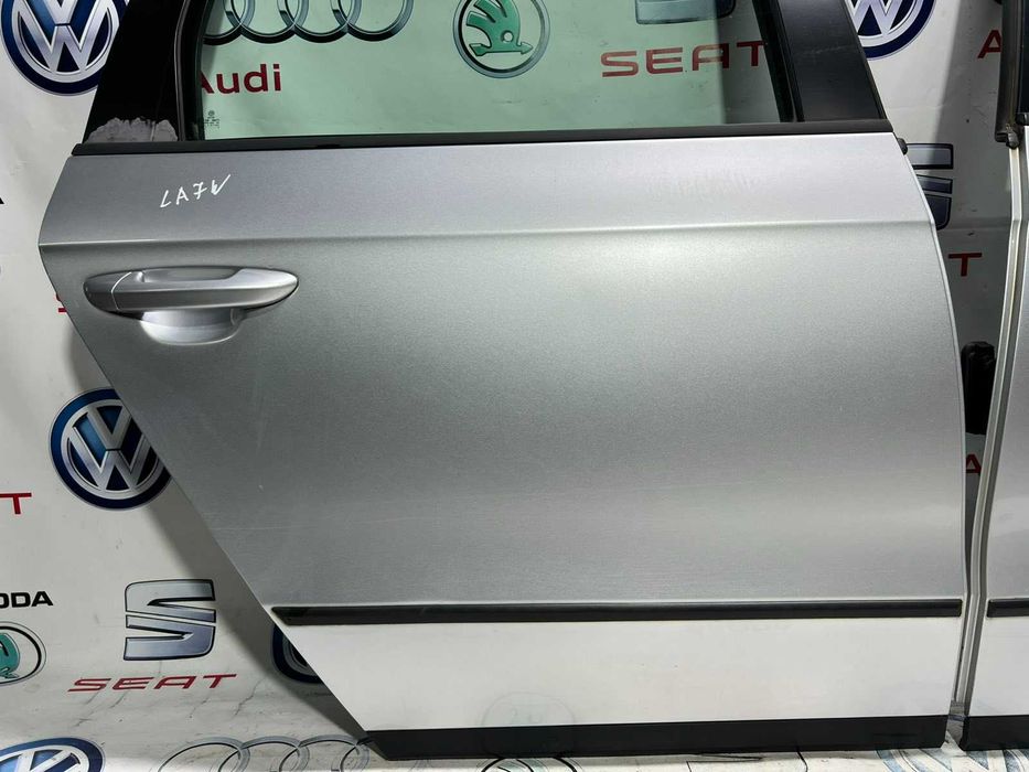 Двері задні універсал Volkswagen Passat B6 Пасат Б6 LA7W