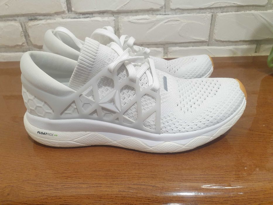 Продам кросівки чоловічі Reebok