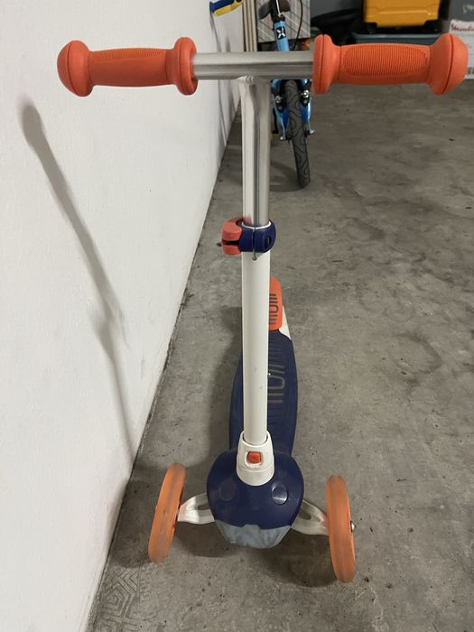 Trotinete decathlon com luzes rodas