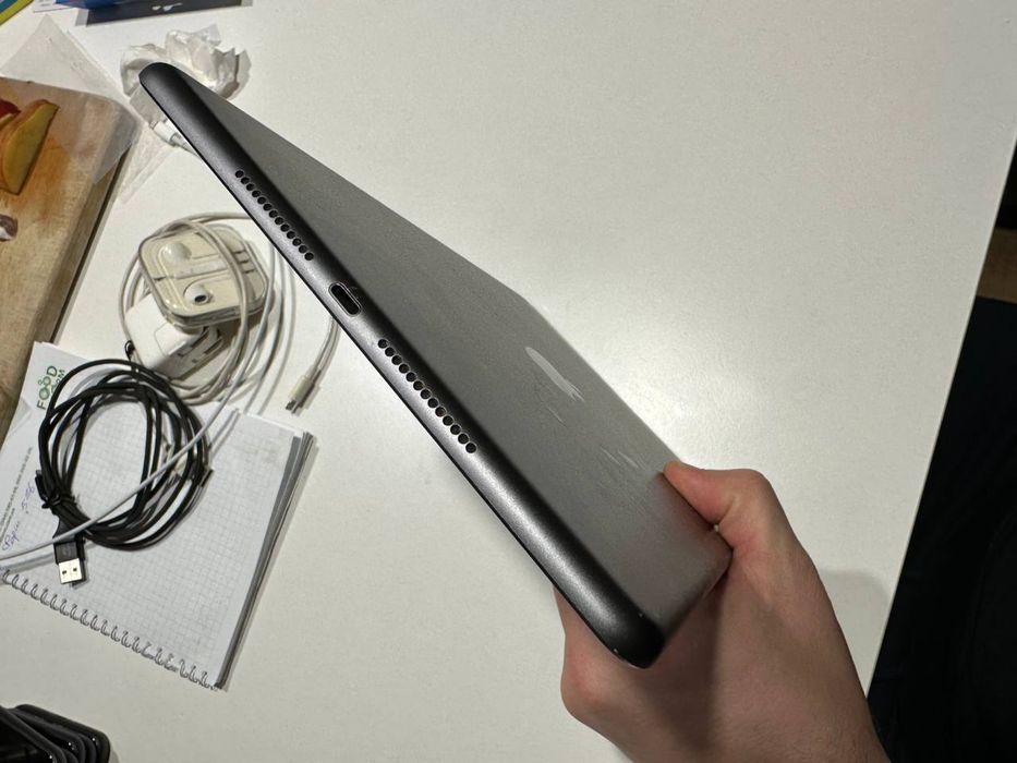 Apple Ipad 7 128GB Wi-FI (+ чохол)