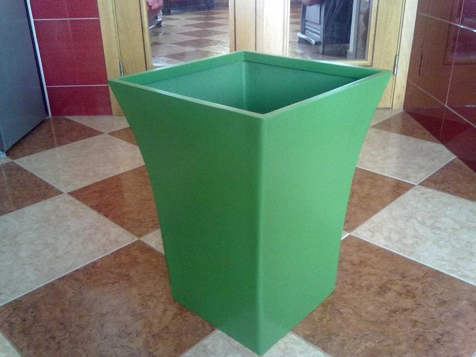 Vaso verde efeito relva molhada como novo
