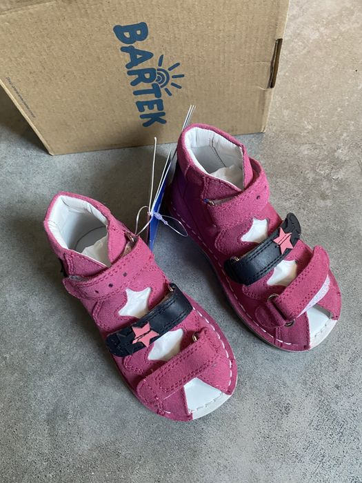 Nowe sandałki buty Bartek