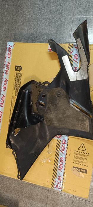 Carenagem lateral direita Aprilia RSV 1000R