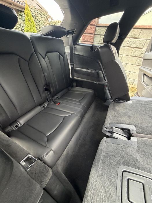 Автомобіль Ауді Q7