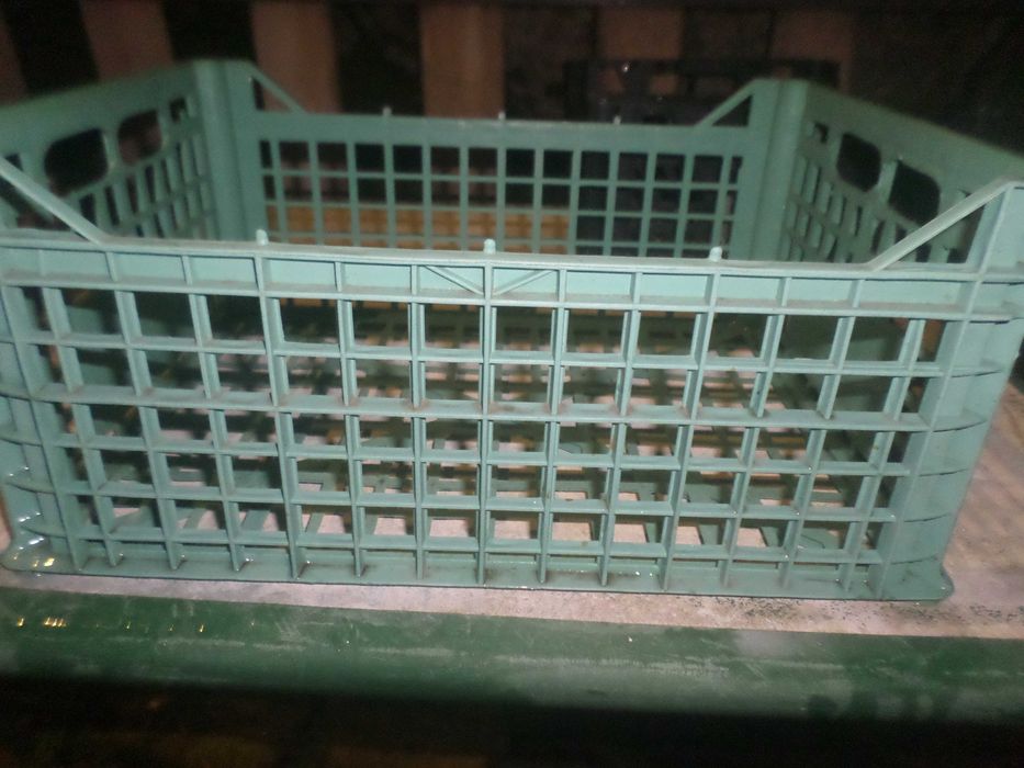 12 caixas plasticas verdes /pretas