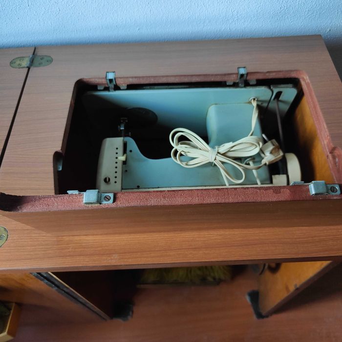 Móvel OLIVA 515 com Máquina de Costura