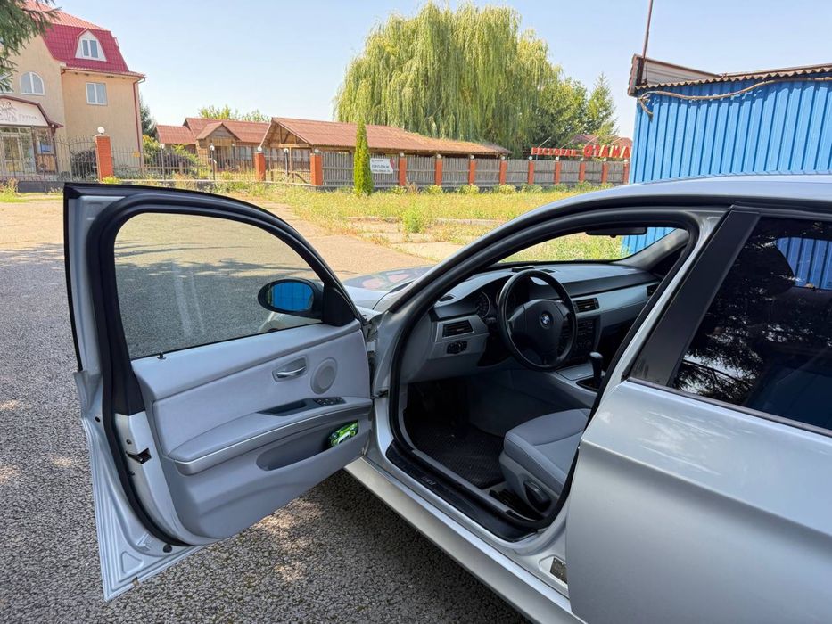BMW e90 320i в рідній фарбі