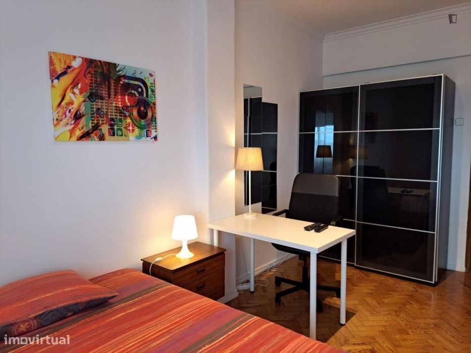 Quarto - localizado em Santa Apolónia Lisbon