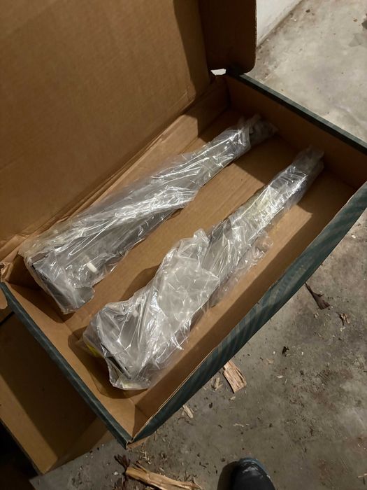 Suportes de afixação para lavatórios de WC