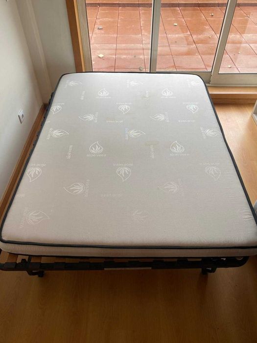 Cama de casal com colchao
