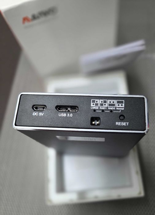 Caixa Externa para Discos Rígidos com suporte para RAID para 2 discos)