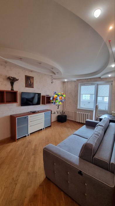 Продаж 2-к квартири з ремонтом та меблями, вул. Милославська, 45